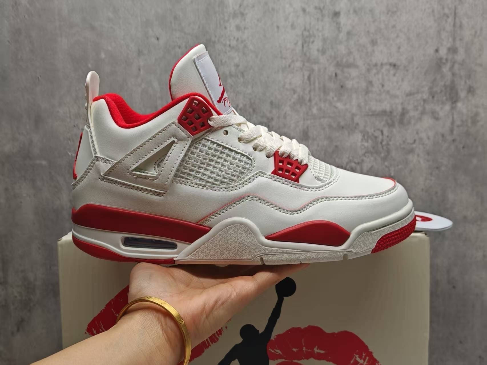 Air Jordan 4 Retro "Valentine's Day / Siren Red"