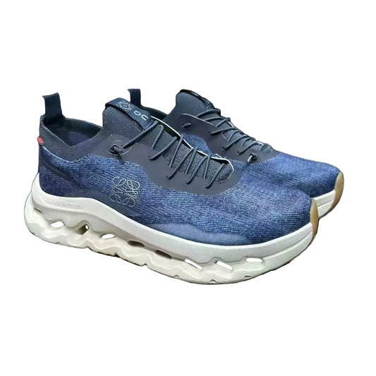 On Low-Top in Blue: Agile Clarity