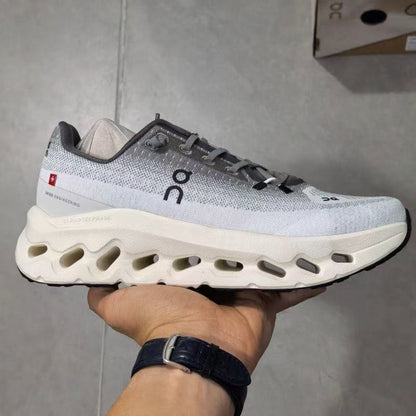 On: Grey/White – Engineered for Monochrome Versatility