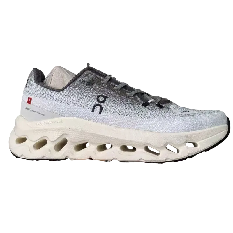 On: Grey/White – Engineered for Monochrome Versatility