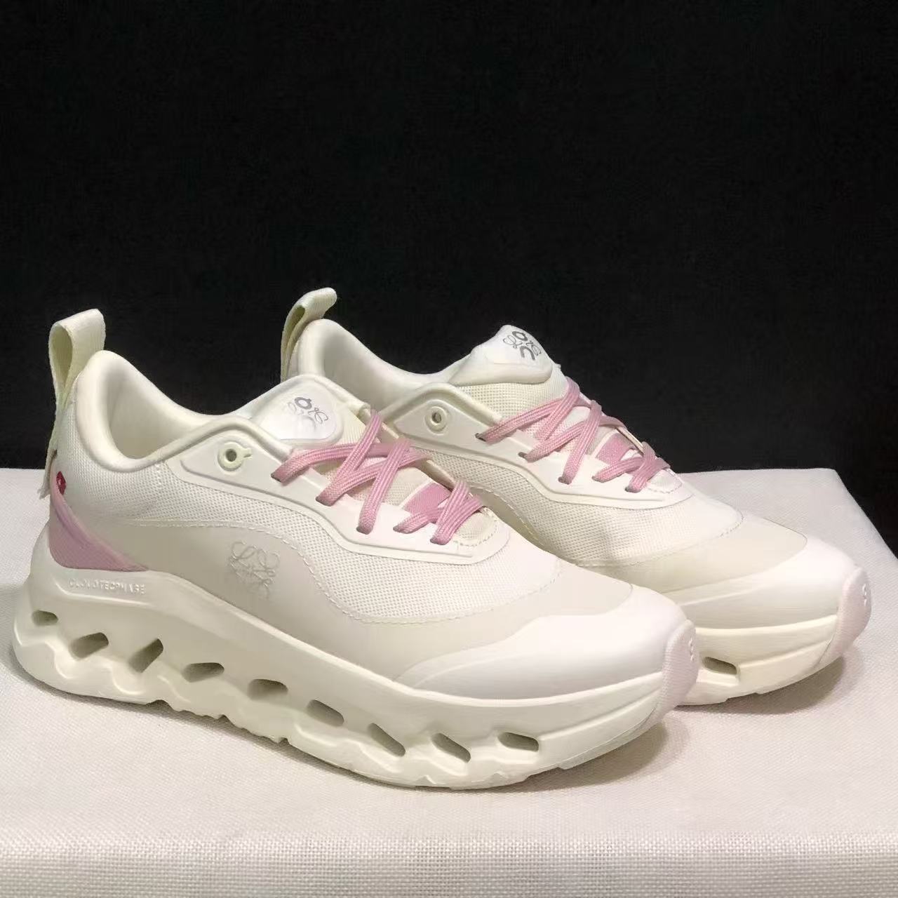 On: Pink/White – Engineered for Fresh, Feminine Energy