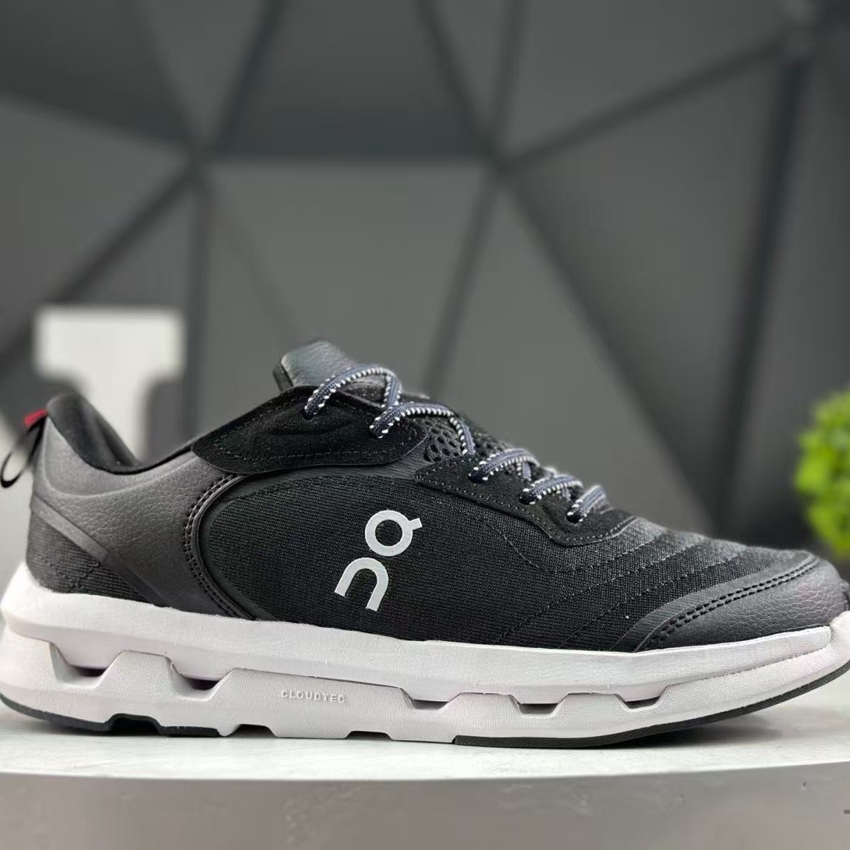 On: Black/White – Engineered for Timeless Contrast