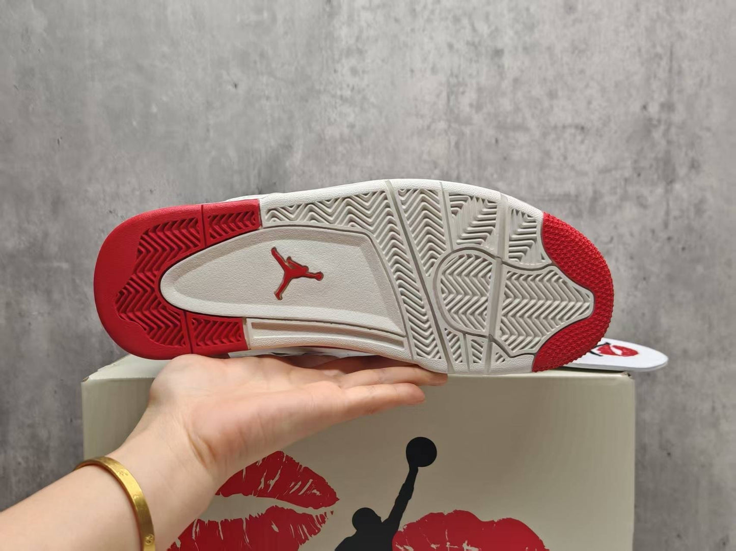 Air Jordan 4 Retro "Valentine's Day / Siren Red"
