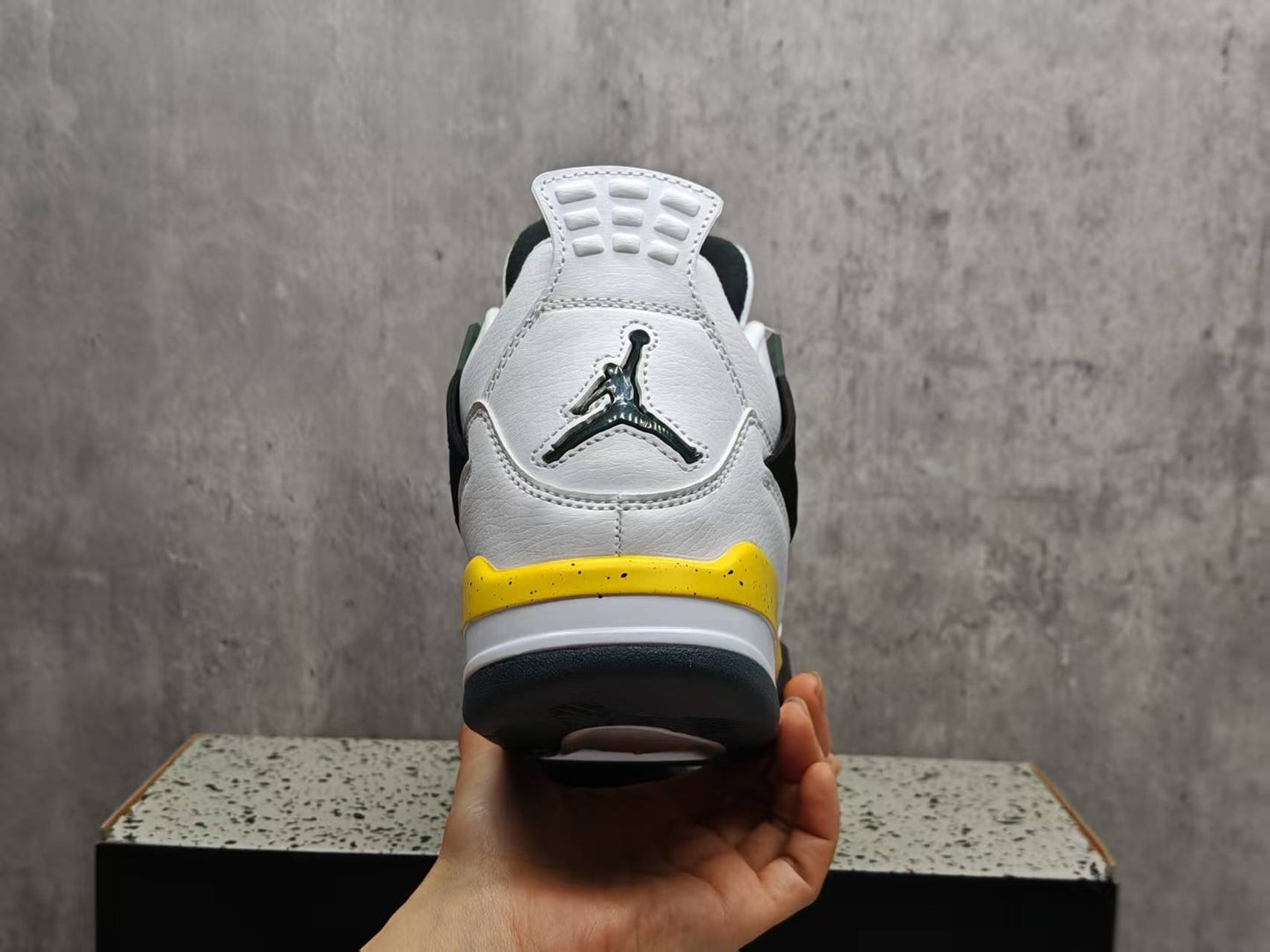 Air Jordan 4 Retro 'Lightning'