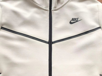 NIKE TECH FLEECE HOODIE x CREAMY WHITE