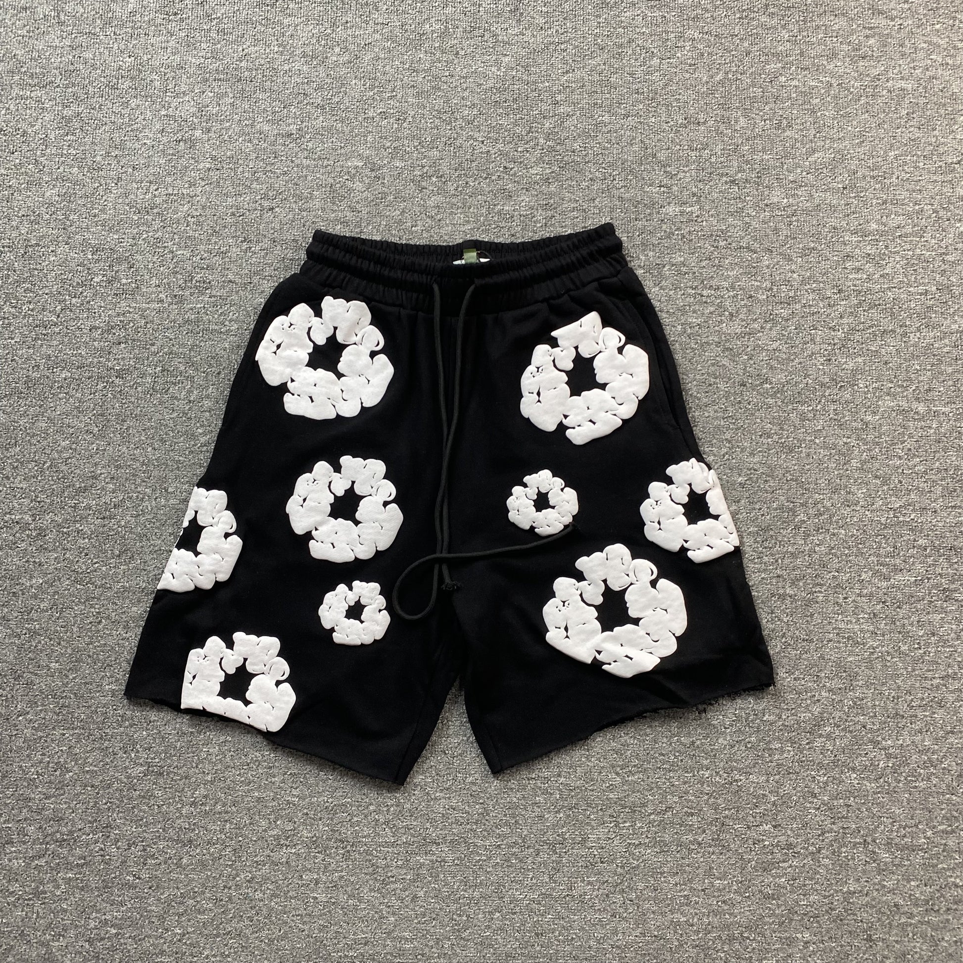 DENIM TEARS COTTON WREATH SHORTS BLACK - Prime Reps