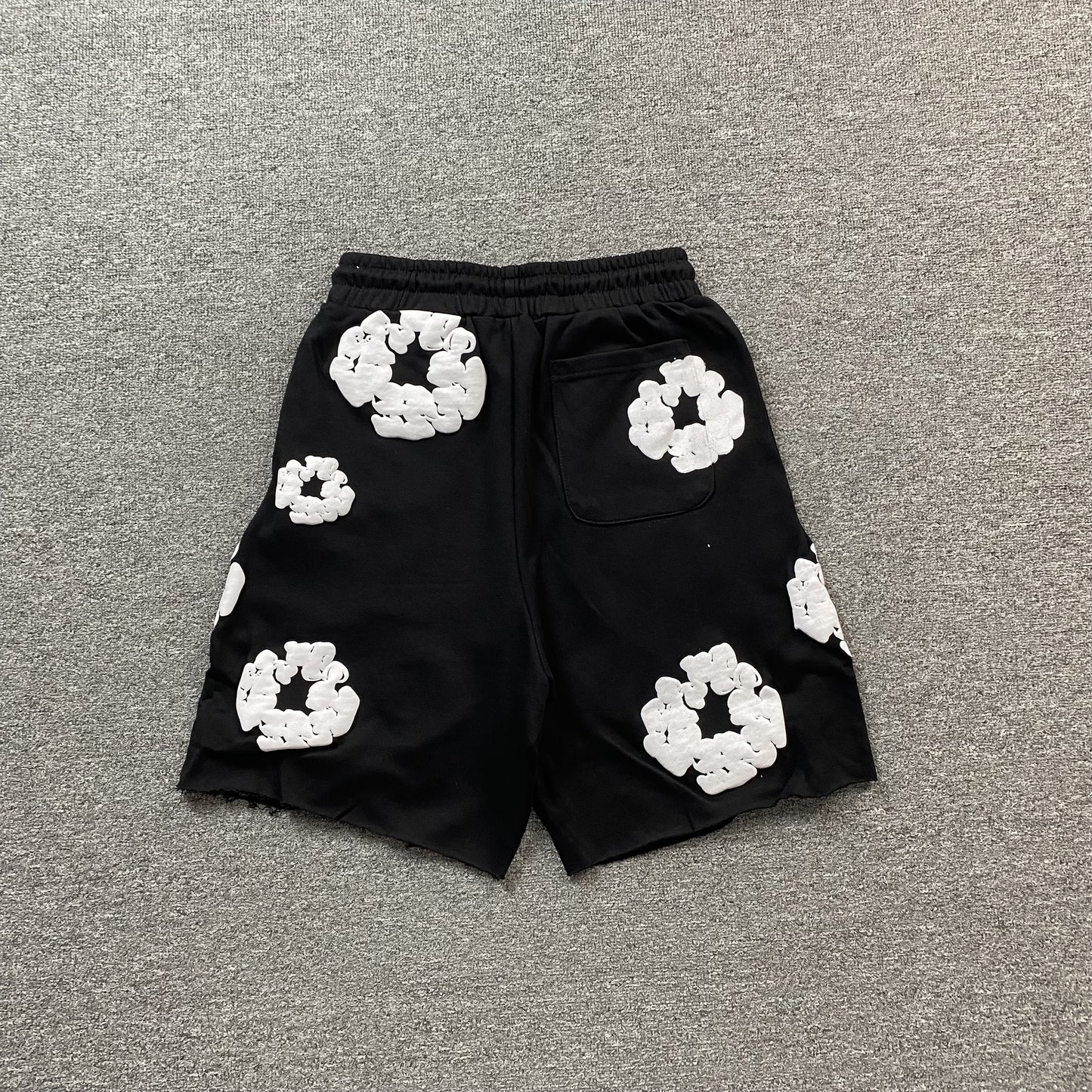 DENIM TEARS COTTON WREATH SHORTS BLACK - Prime Reps