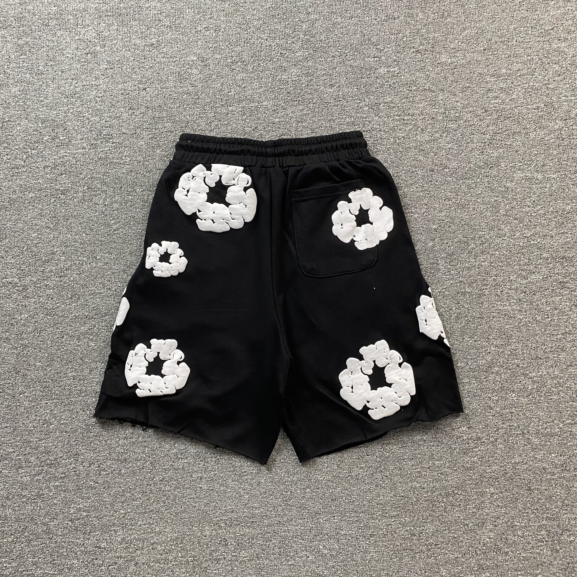 DENIM TEARS COTTON WREATH SHORTS BLACK - Prime Reps