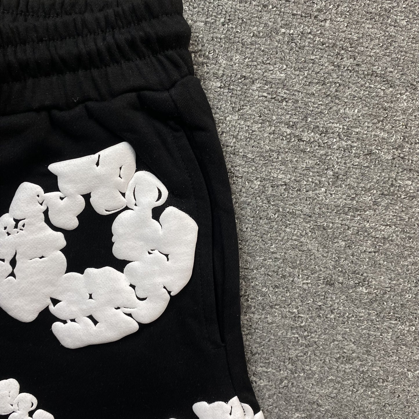 DENIM TEARS COTTON WREATH SHORTS BLACK - Prime Reps