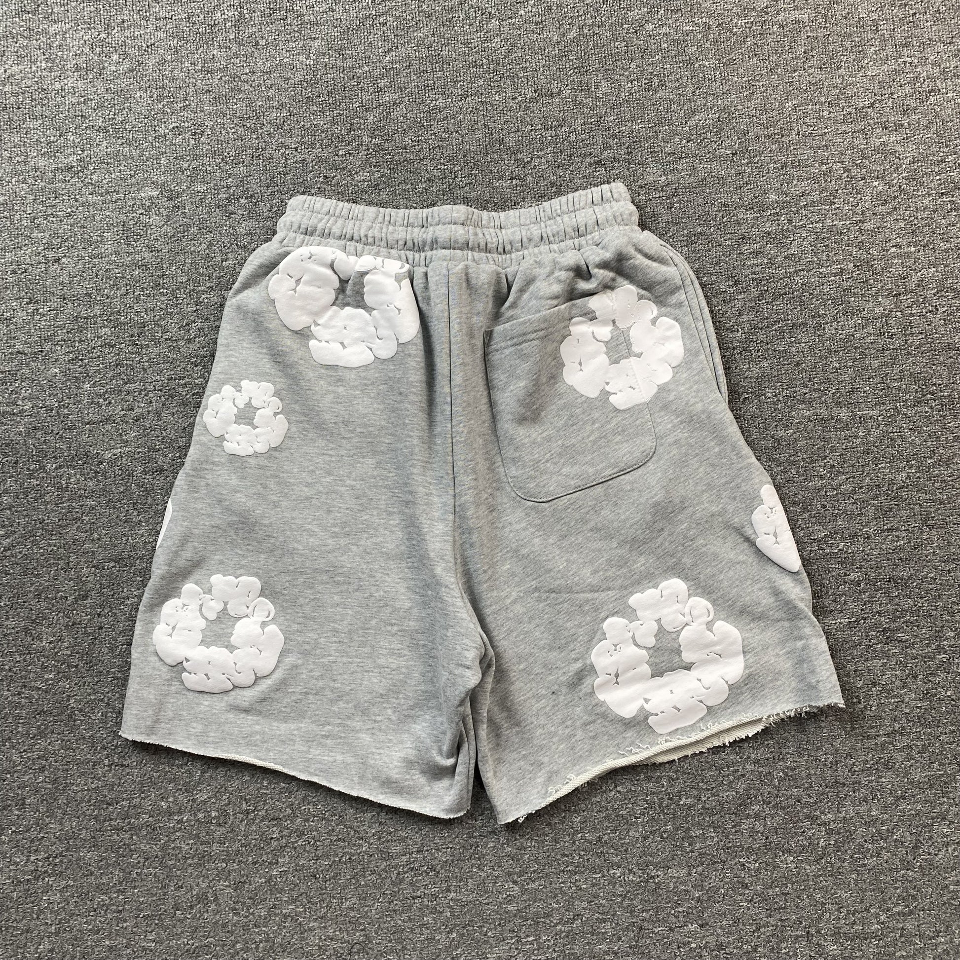 DENIM TEARS COTTON WREATH SHORTS GREY - Prime Reps