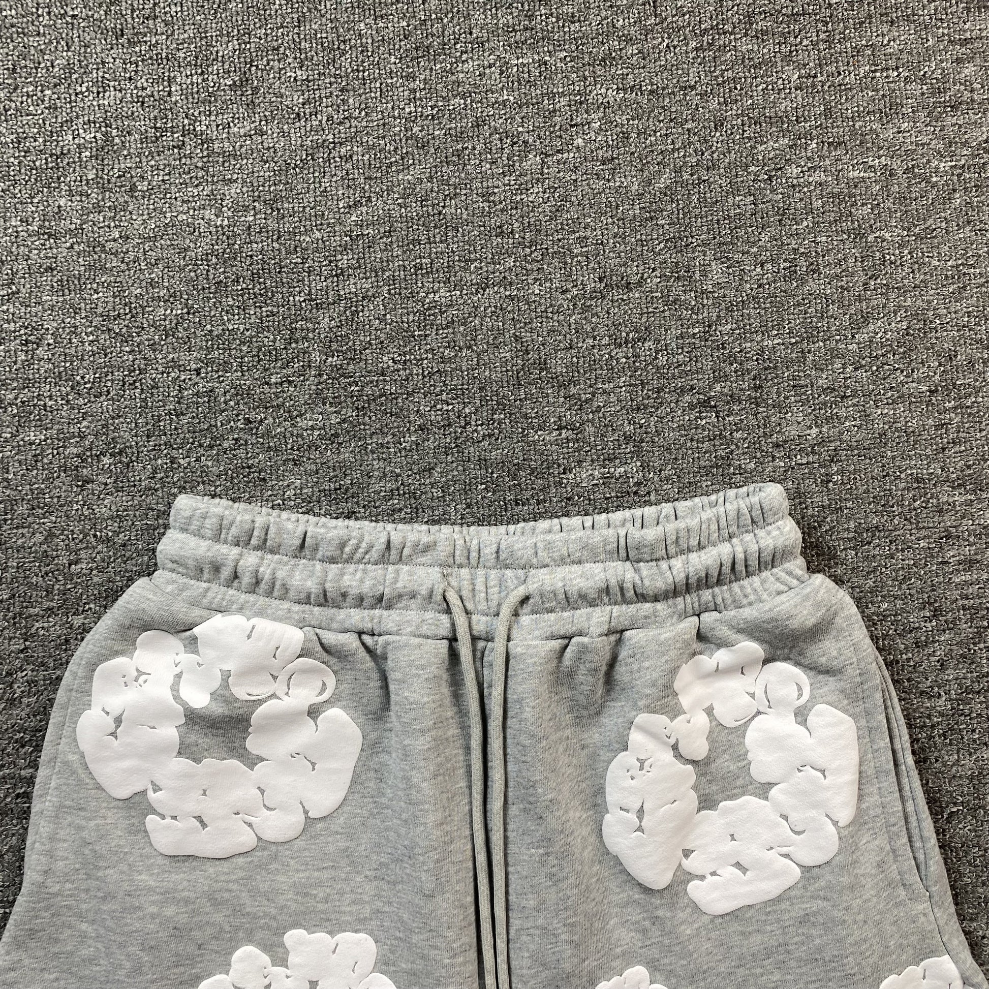 DENIM TEARS COTTON WREATH SHORTS GREY - Prime Reps