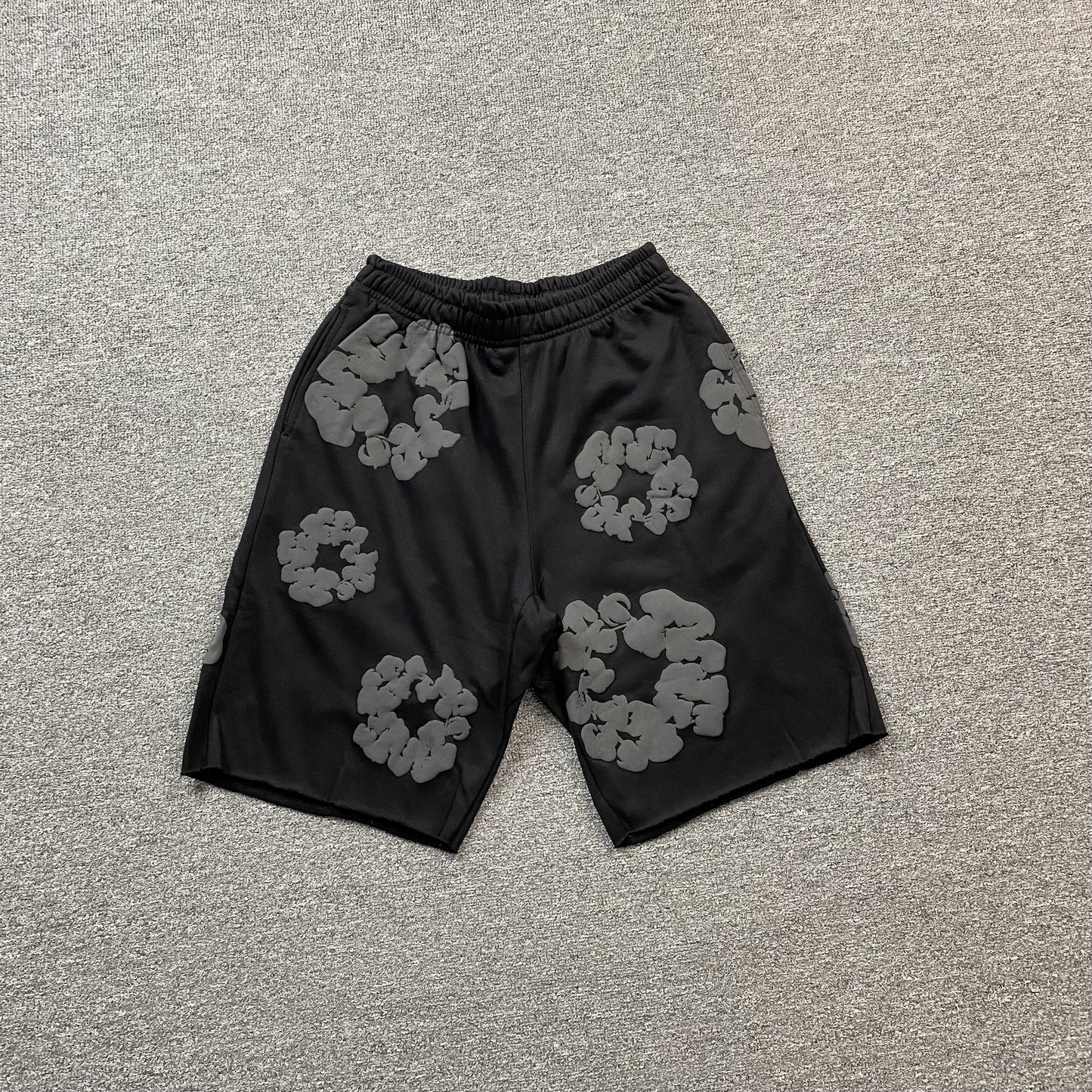 DENIM TEARS COTTON WREATH SHORTS MONOCHROME BLACK - Prime Reps