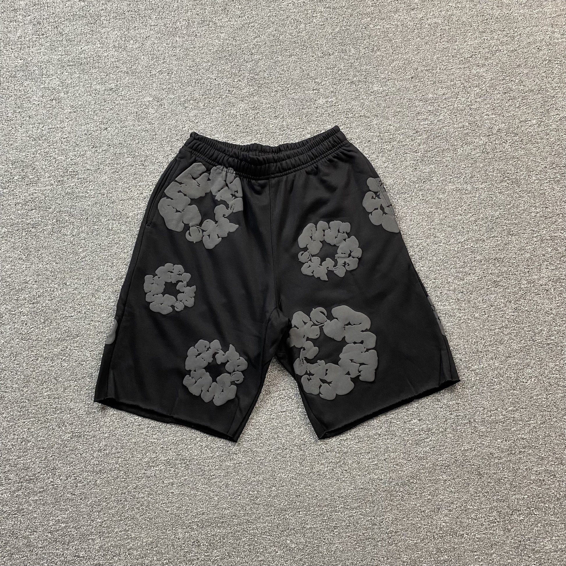 DENIM TEARS COTTON WREATH SHORTS MONOCHROME BLACK - Prime Reps