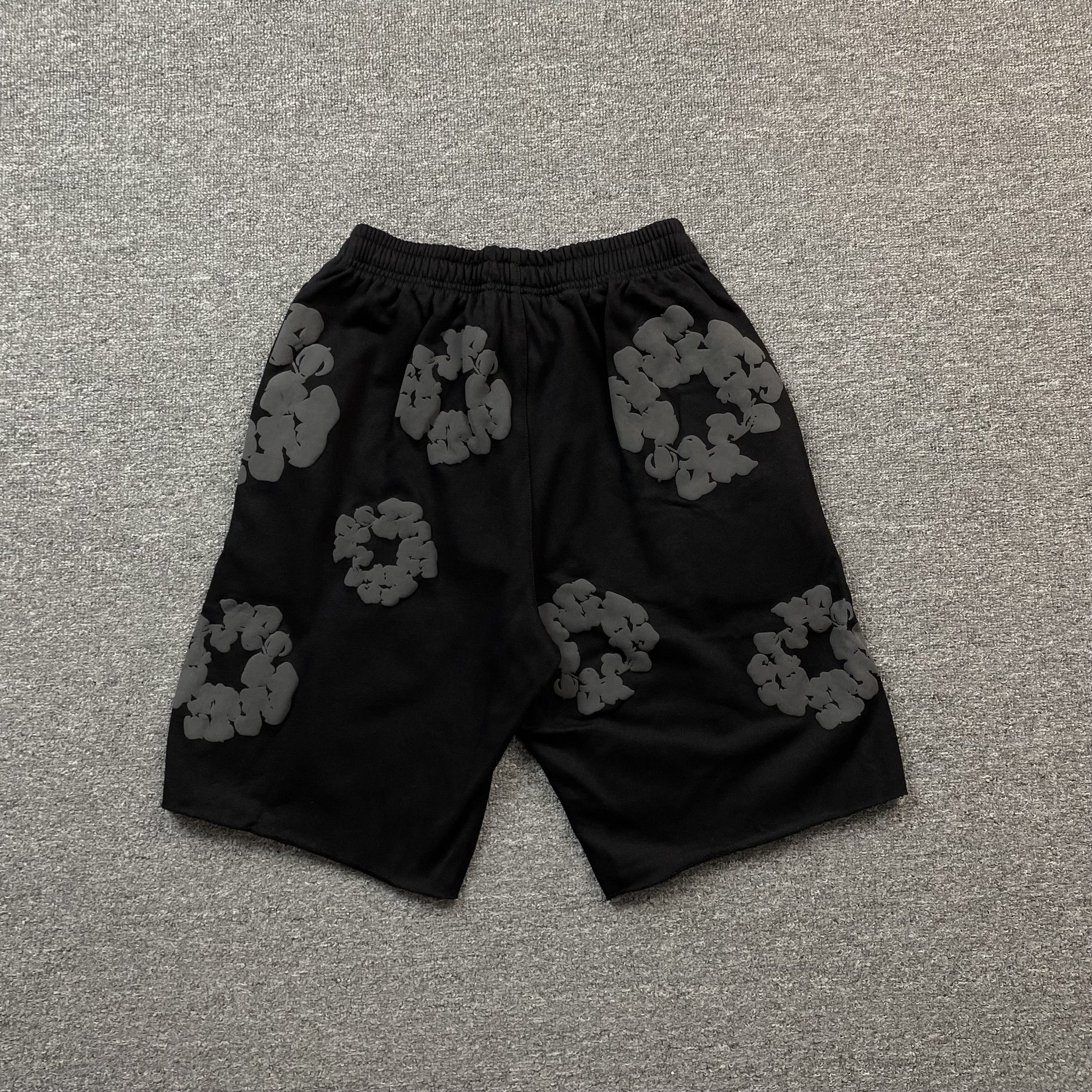 DENIM TEARS COTTON WREATH SHORTS MONOCHROME BLACK - Prime Reps