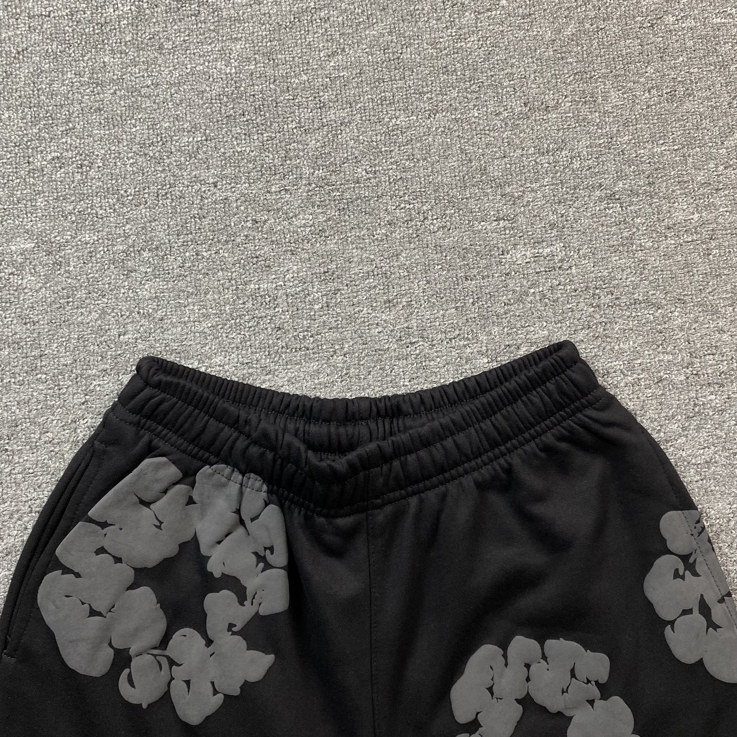DENIM TEARS COTTON WREATH SHORTS MONOCHROME BLACK - Prime Reps