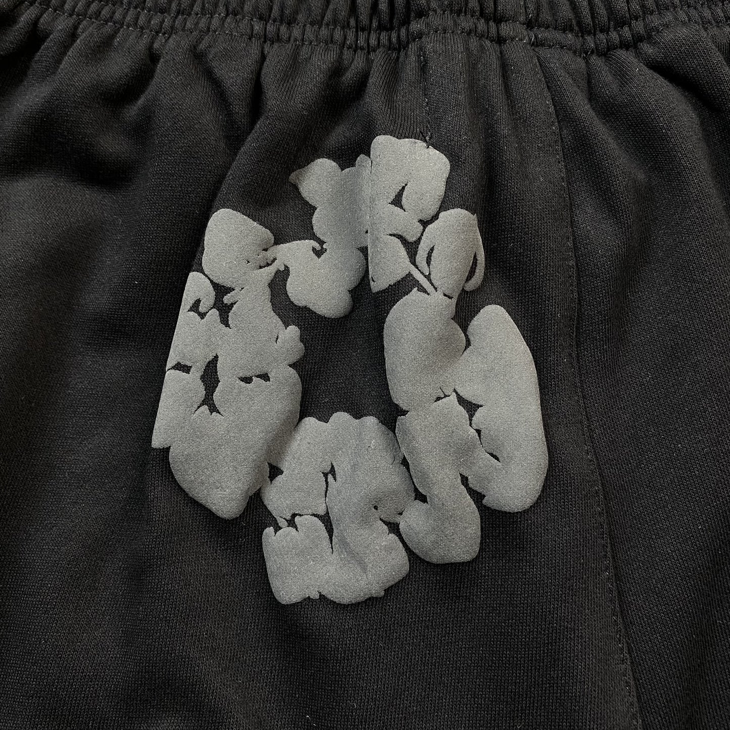 DENIM TEARS COTTON WREATH SHORTS MONOCHROME BLACK - Prime Reps