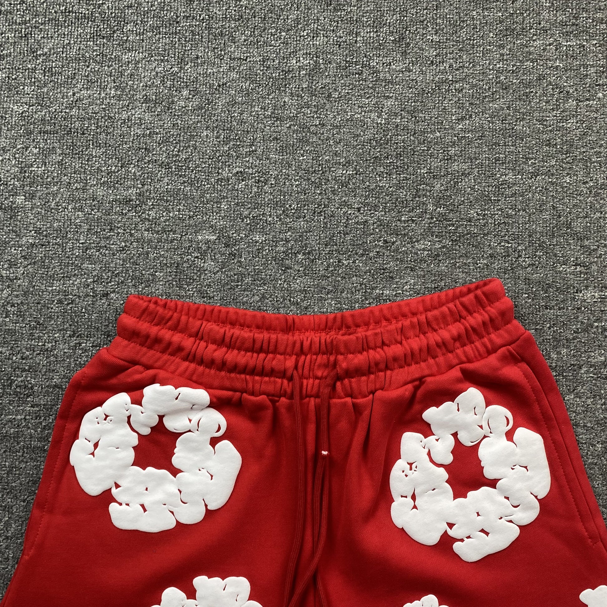 DENIM TEARS COTTON WREATH SHORTS RED - Prime Reps