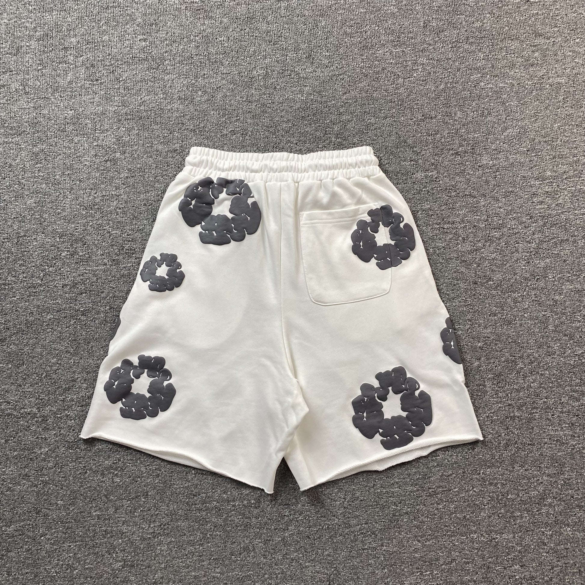DENIM TEARS COTTON WREATH SHORTS WHITE - Prime Reps