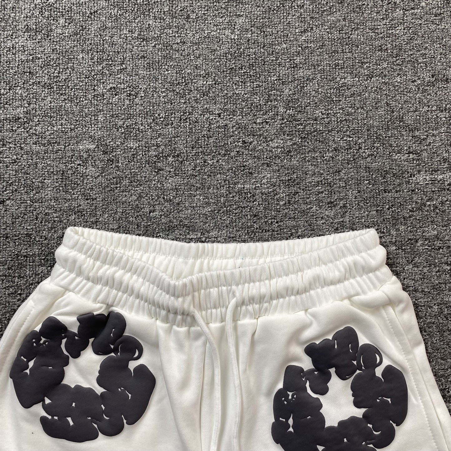 DENIM TEARS COTTON WREATH SHORTS WHITE - Prime Reps