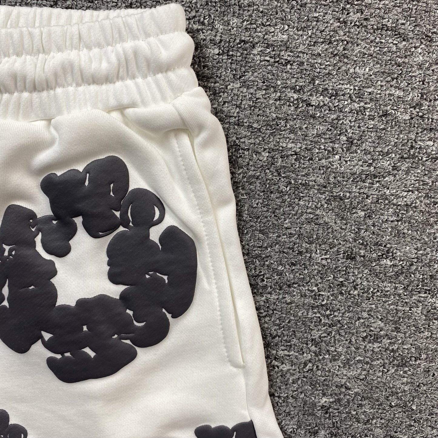 DENIM TEARS COTTON WREATH SHORTS WHITE - Prime Reps