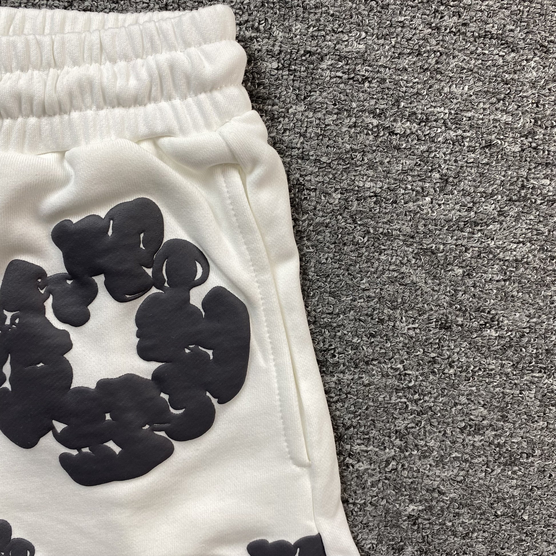 DENIM TEARS COTTON WREATH SHORTS WHITE - Prime Reps