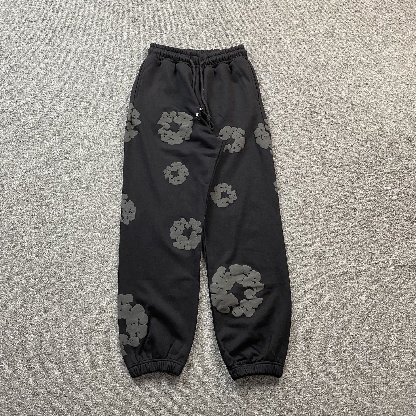 DENIM TEARS COTTON WREATH SWEATPANTS MONOCHROME BLACK - Prime Reps