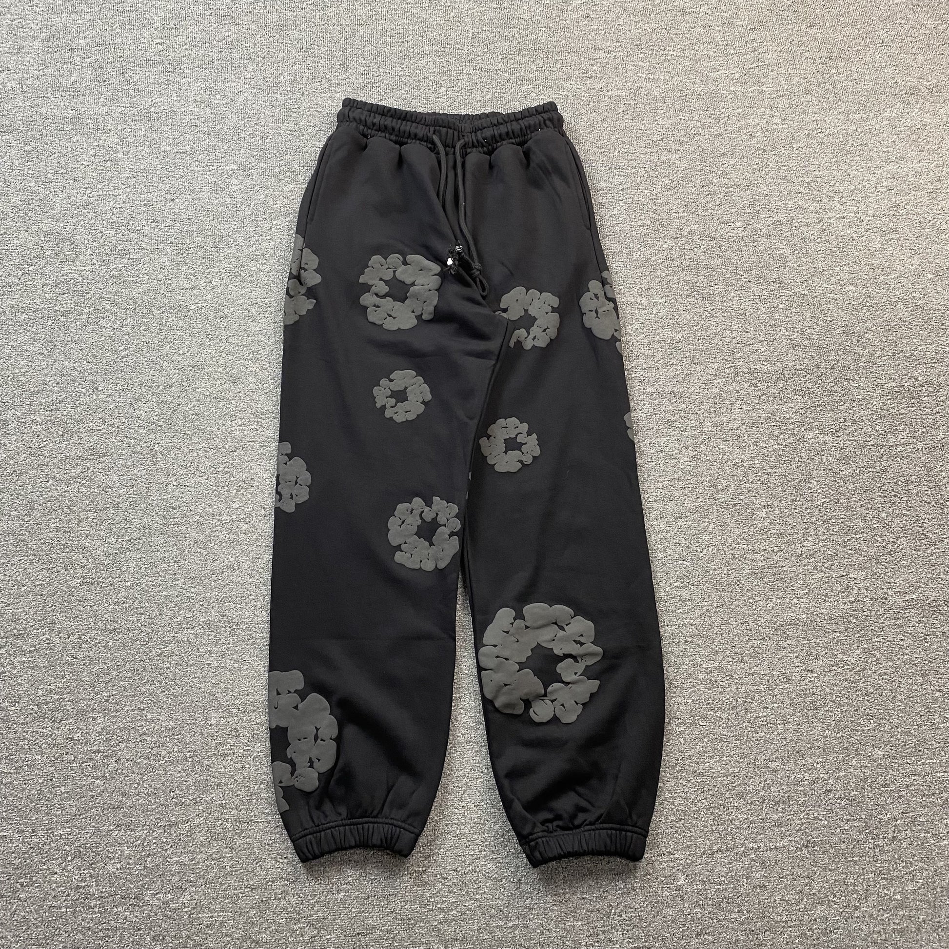 DENIM TEARS COTTON WREATH SWEATPANTS MONOCHROME BLACK - Prime Reps