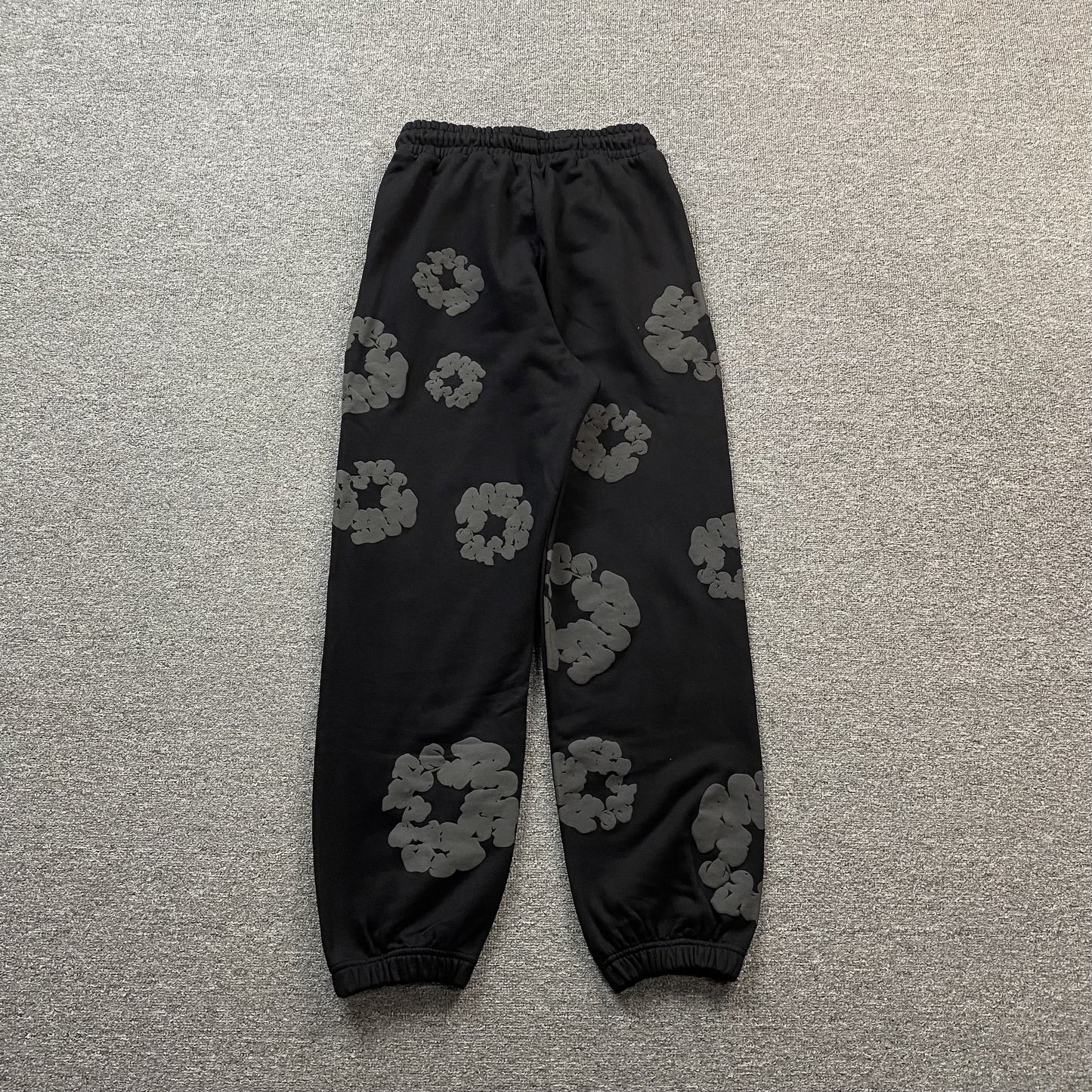DENIM TEARS COTTON WREATH SWEATPANTS MONOCHROME BLACK - Prime Reps