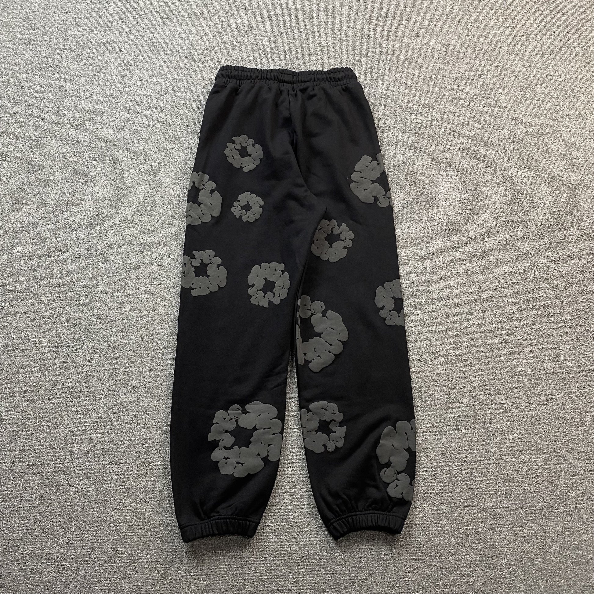DENIM TEARS COTTON WREATH SWEATPANTS MONOCHROME BLACK - Prime Reps