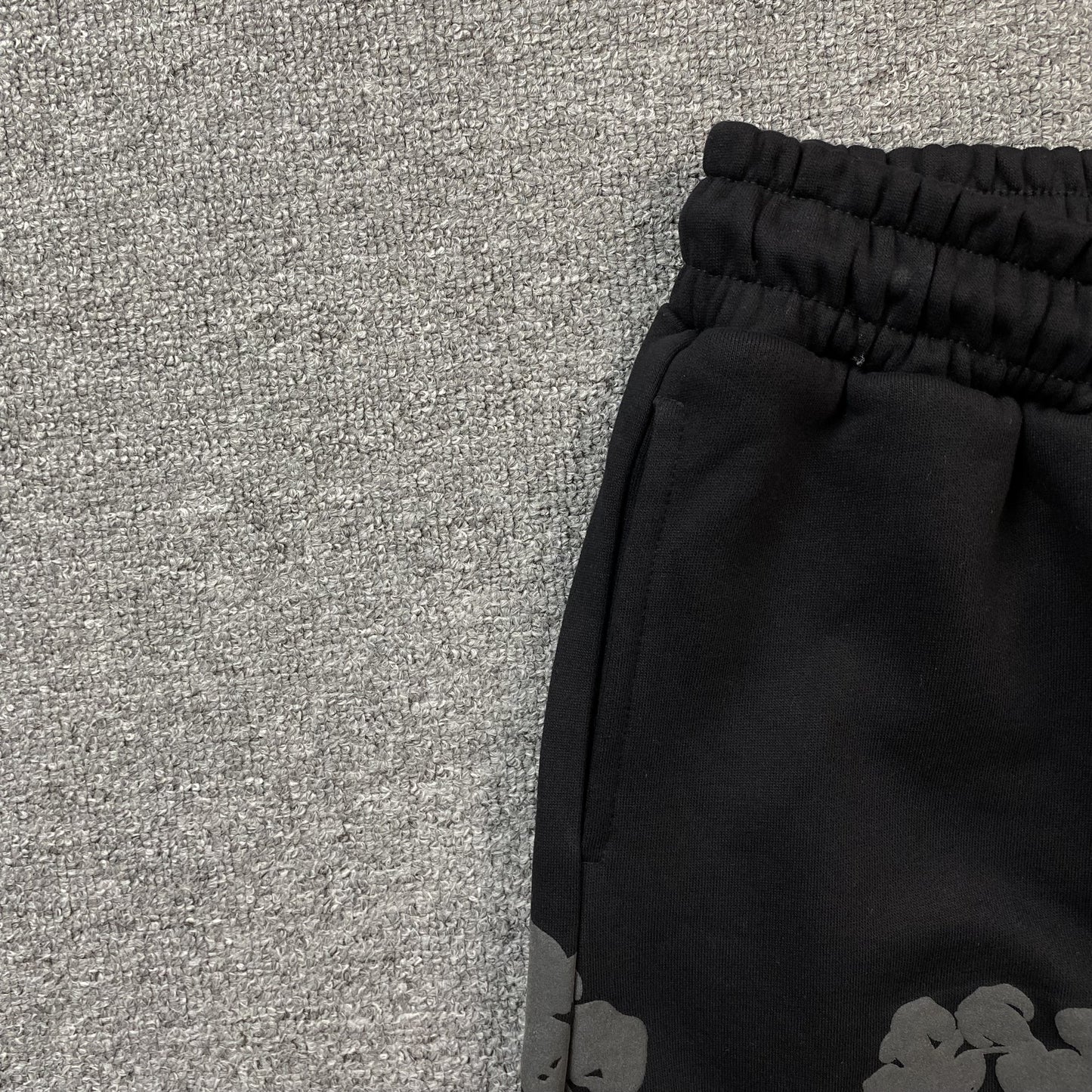 DENIM TEARS COTTON WREATH SWEATPANTS MONOCHROME BLACK - Prime Reps