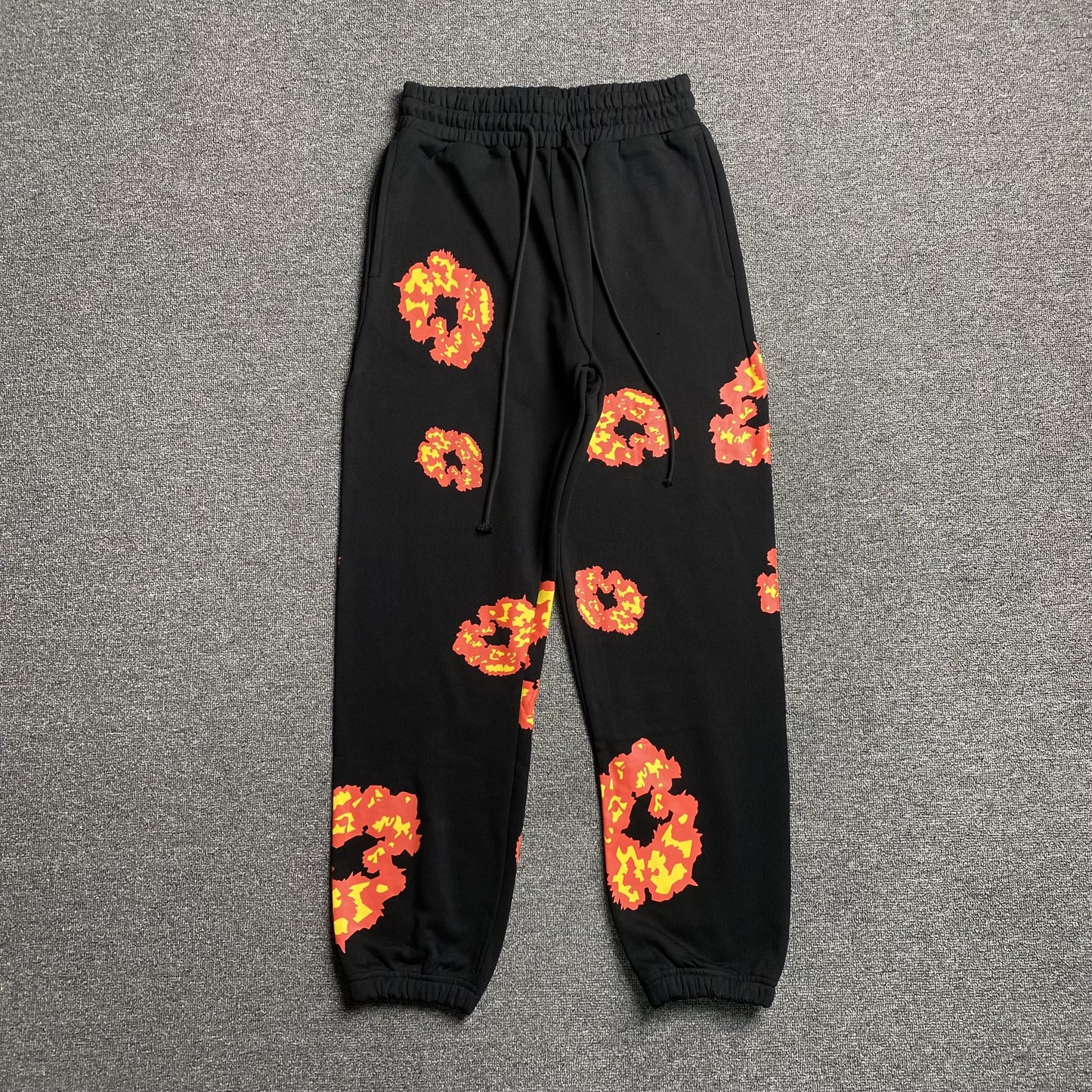 DENIM TEARS x OFFSET WREATH SWEATPANTS BLACK - Prime Reps