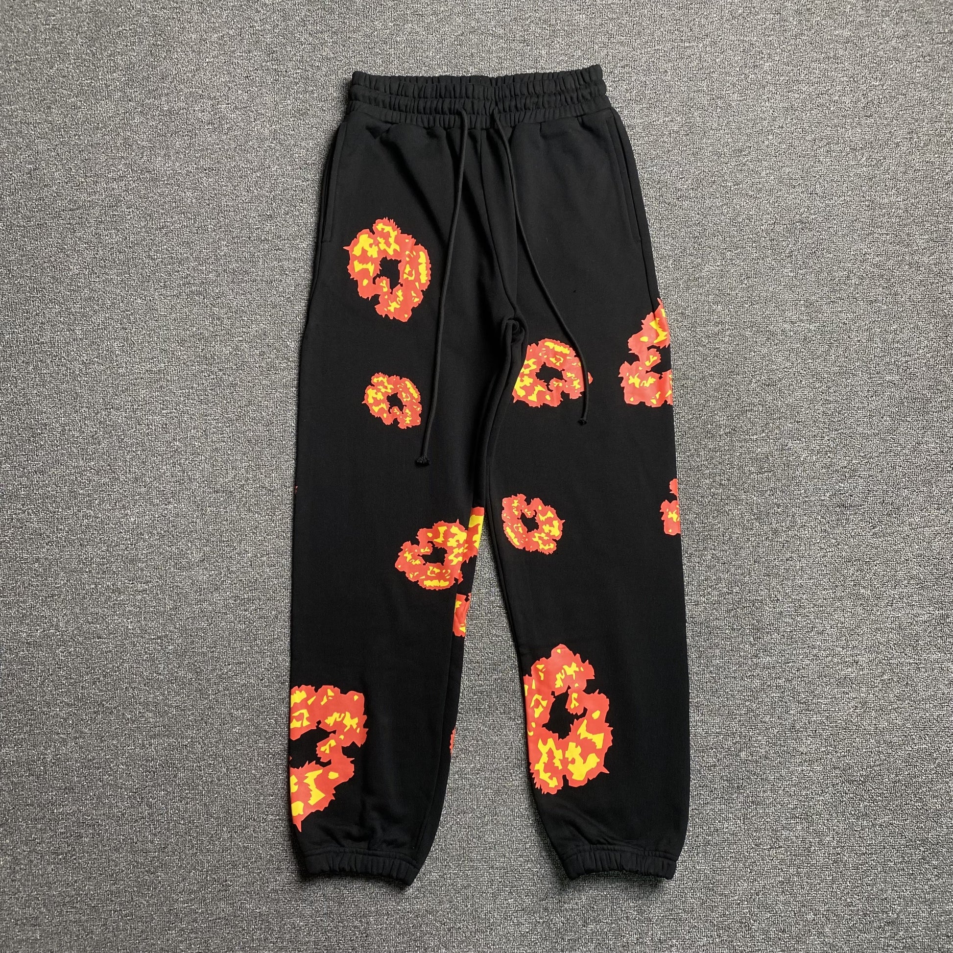 DENIM TEARS x OFFSET WREATH SWEATPANTS BLACK - Prime Reps