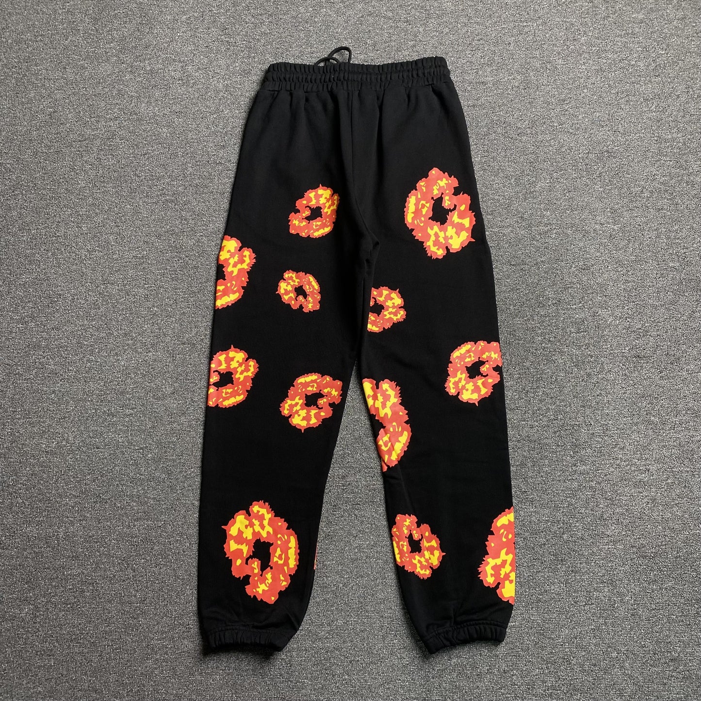 DENIM TEARS x OFFSET WREATH SWEATPANTS BLACK - Prime Reps