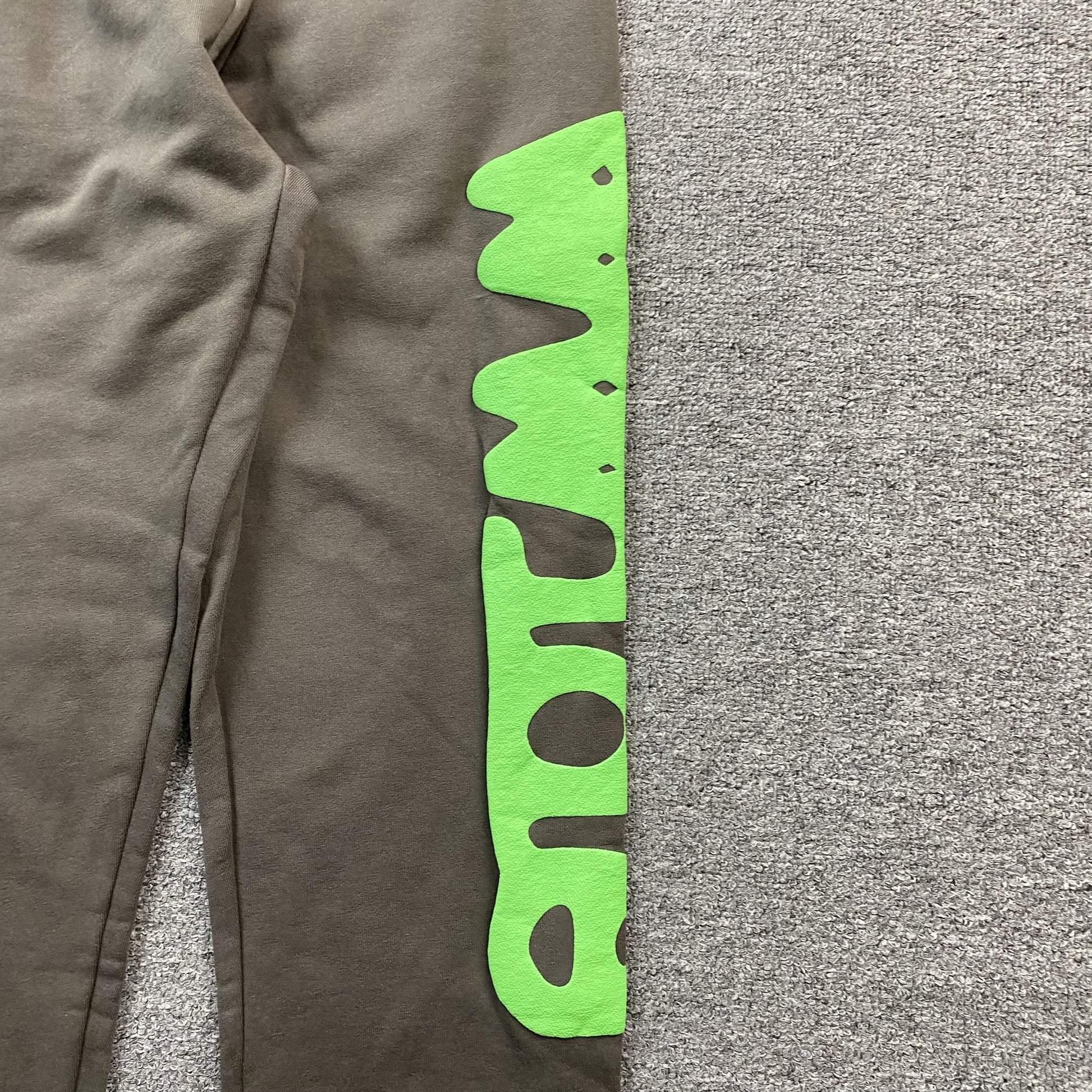 SP5DER BELUGA SWEATPANTS SLATE GREY/GREEN - Prime Reps