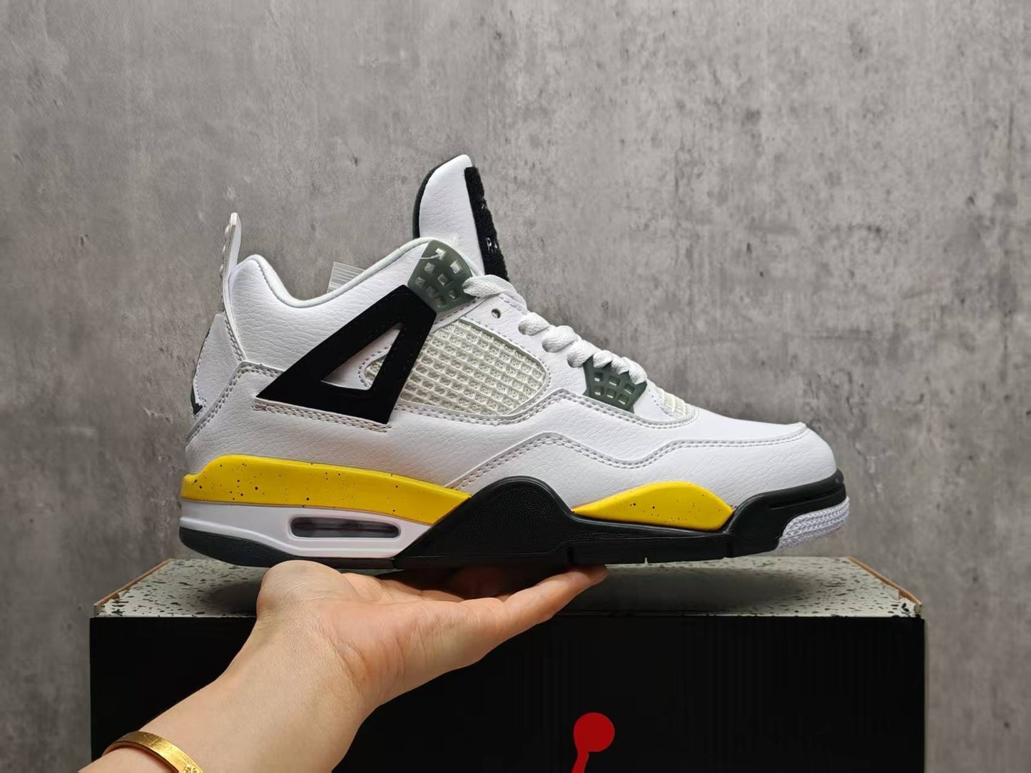 Air Jordan 4 Retro 'Lightning'