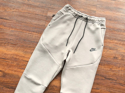 NIKE TECH FLEECE HOODIE x OLIVE GREY/ENIGMA STONE