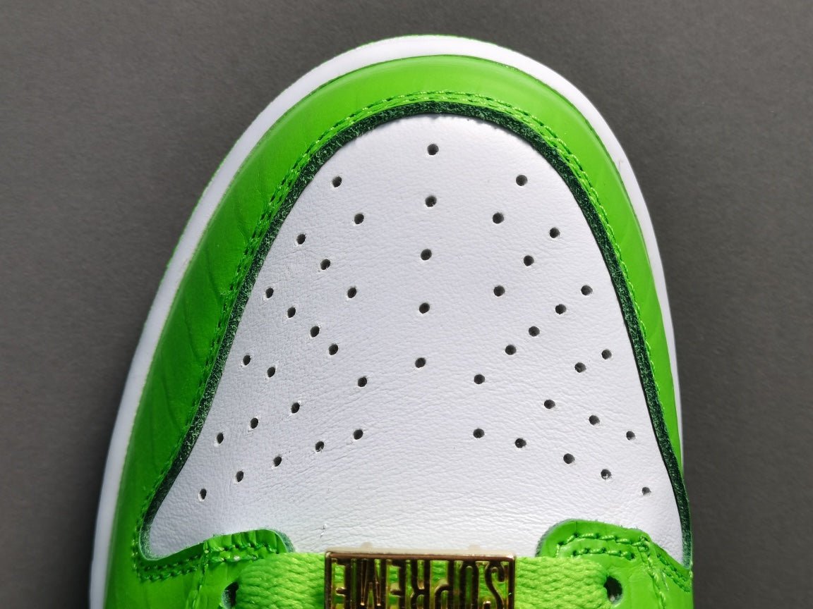 NIKE SB DUNK x SUPREME STARS MEAN GREEN - Prime Reps